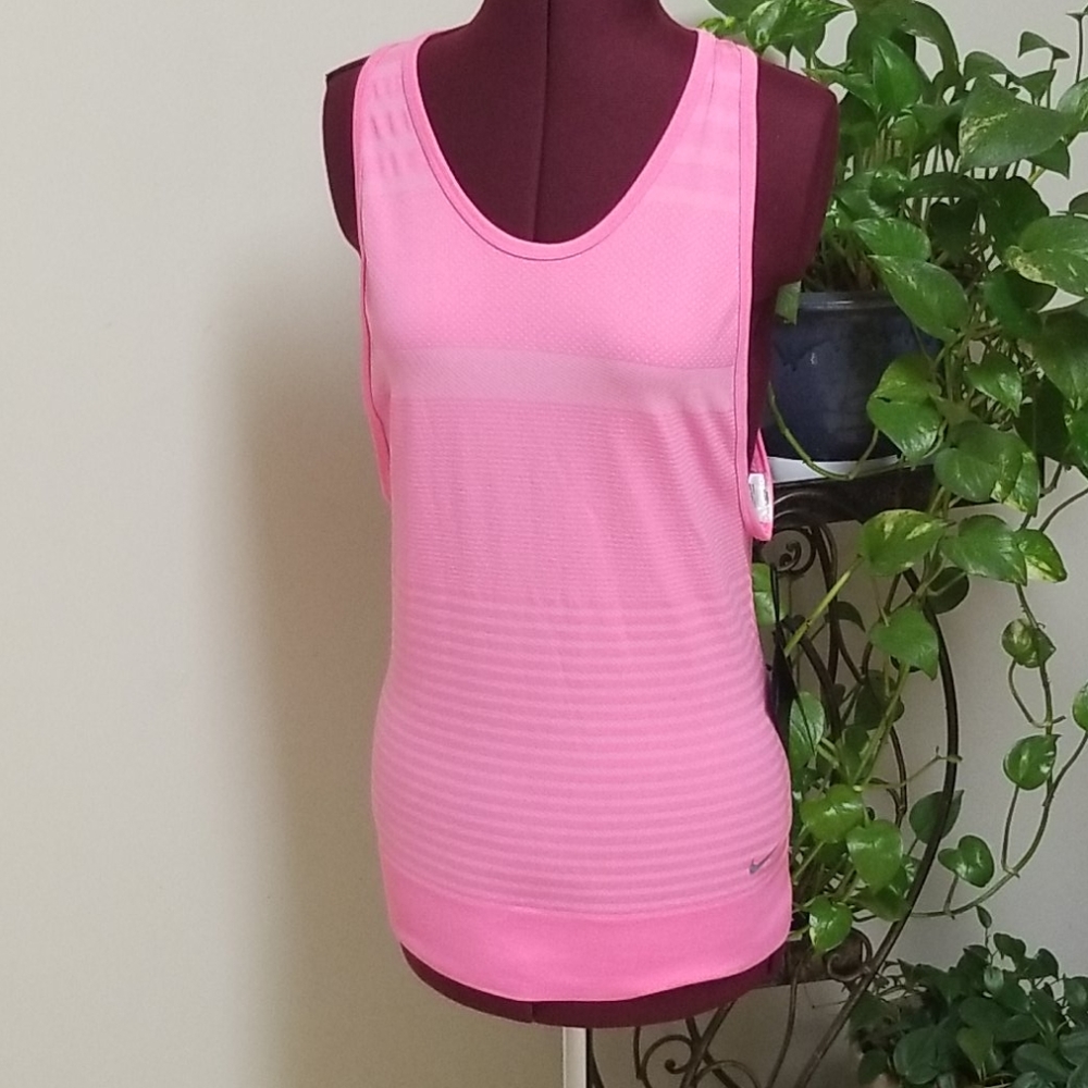 Nike GyM Dri-knit Tan Size XS